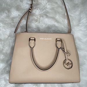 TAN MICHAEL KORS PURSE ✨👜
